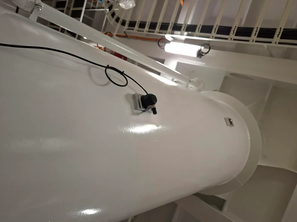 Industrial piping free of scaling and biofilm