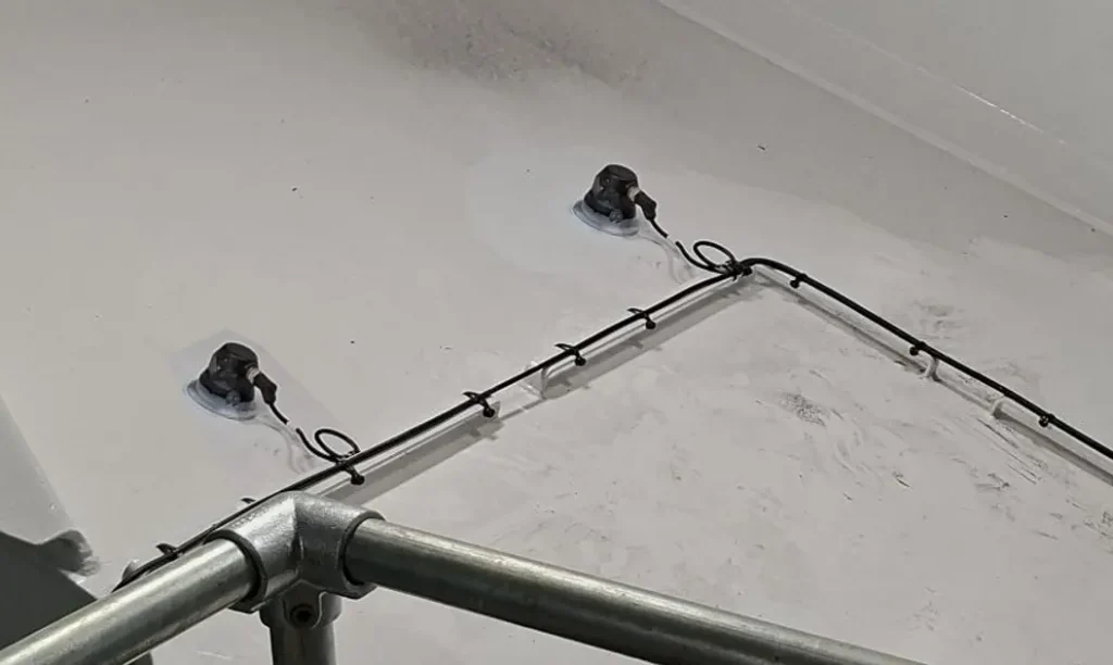 Ship's hull free of fouling thanks to ultrasonic antifouling